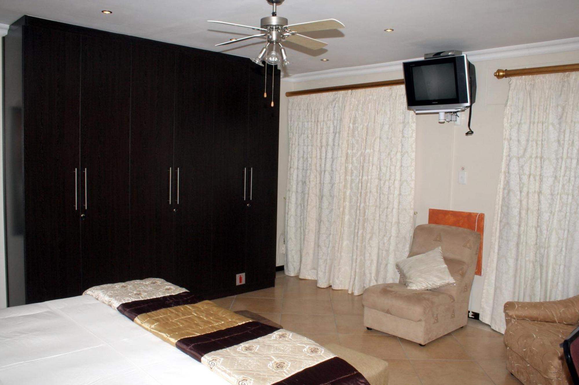 Lumley'S Place Guesthouse Pniel Buitenkant foto